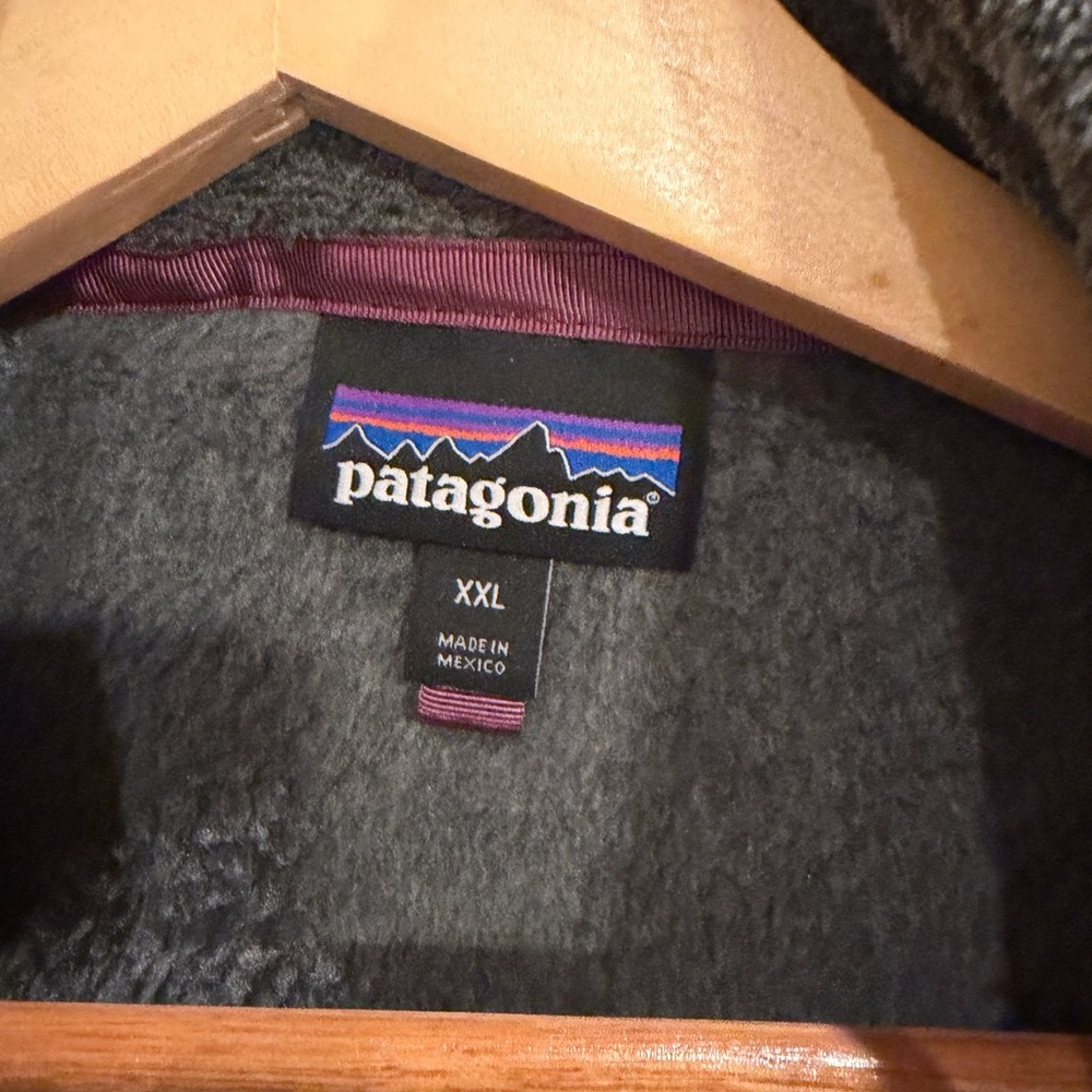 Patagonia Gray Fleece Pullover with Maroon Accent - Picture 5 of 6